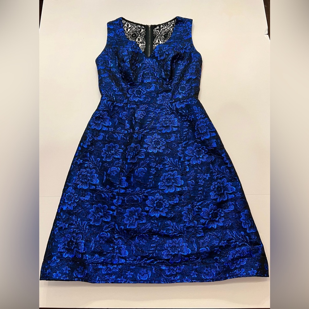 Beautiful Nicolle Miller Blue V-Neck Jacquard Midi Cocktail Dress